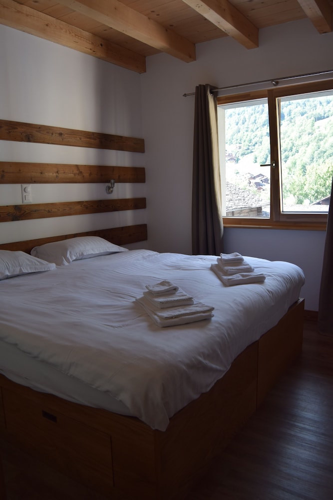 Standard Double Or Twin Room, Shared Bathroom (Room 102) photo 1