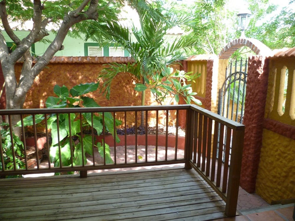 Comfort Apartment, 1 Queen Bed, Patio, Garden View photo 3
