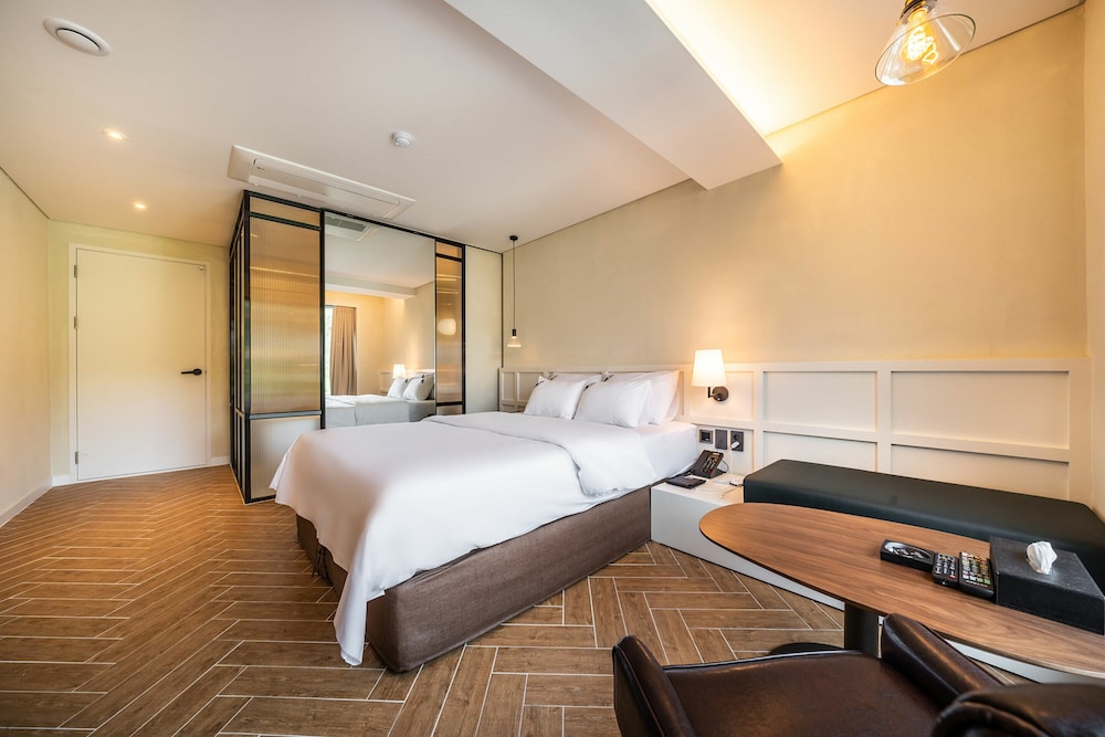 Deluxe Room - Photo 6