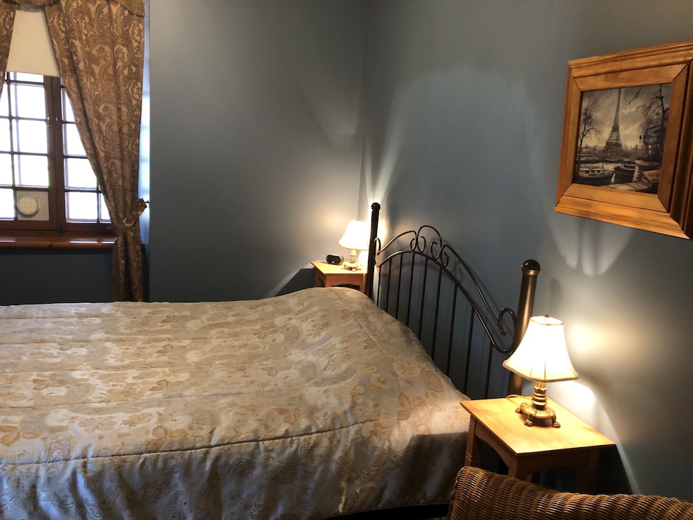 Traditional Suite, Fireplace photo 2