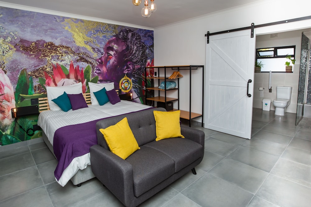 Grand Room 1 = iLanga = Double room with king-size bed or 2 single beds photo 2