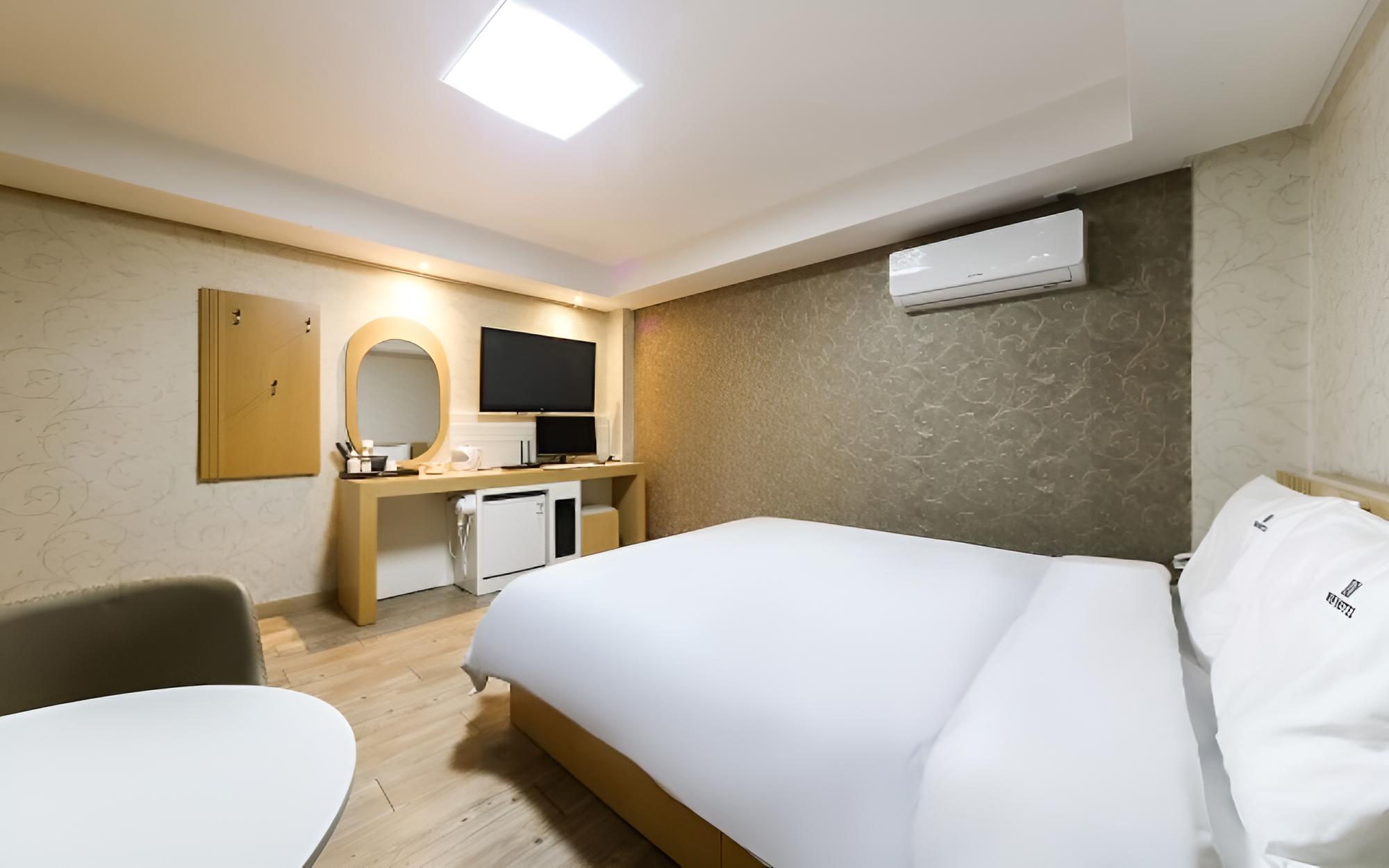 Room (Deluxe Double) photo 3