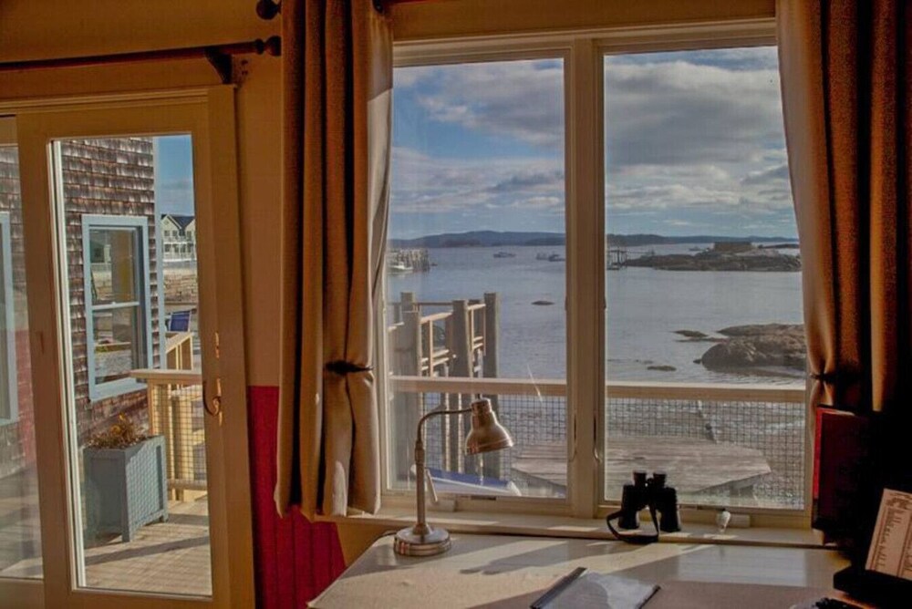 Double Room, 1 King Bed, Sea View (The Stephen Taber) photo 1