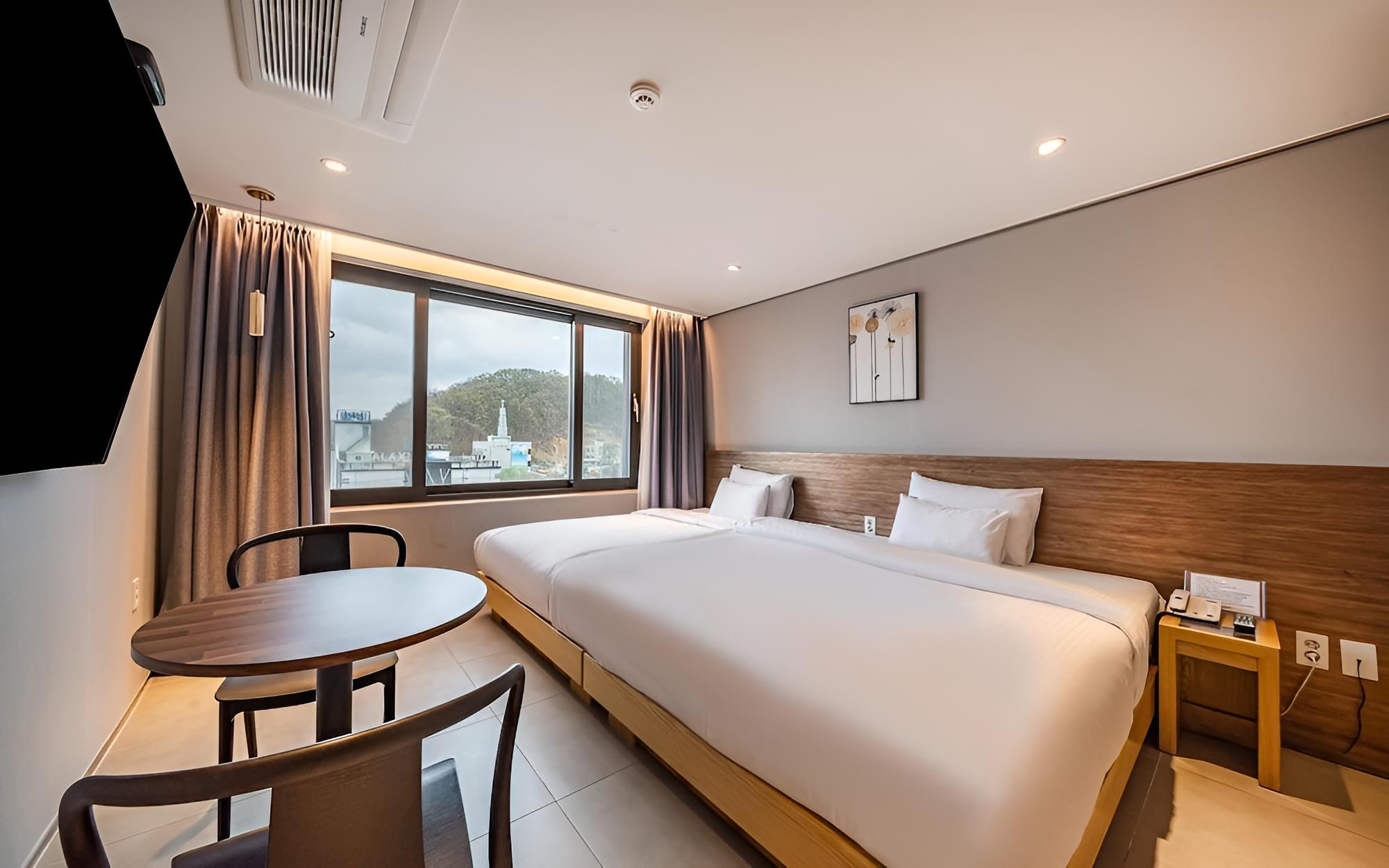 Room (Twin-Hollywood Bed-Breakfast Service ) photo 1