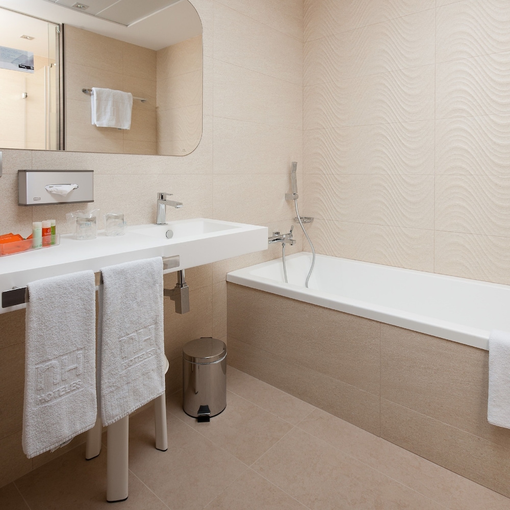 Standard Room (Extra Bed 3 adults) - Photo 2