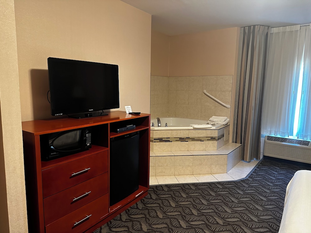 Standard Room, 2 Queen Beds, Non Smoking photo 2