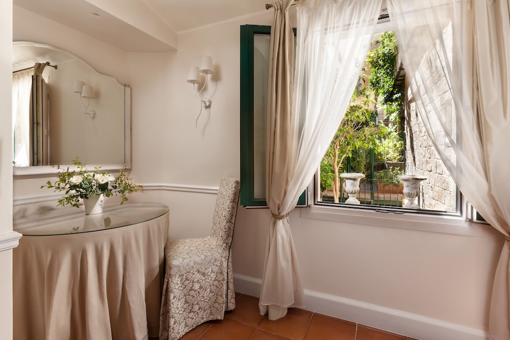 Classic Room, 1 Double or 2 Twin Beds, City View - Photo 2