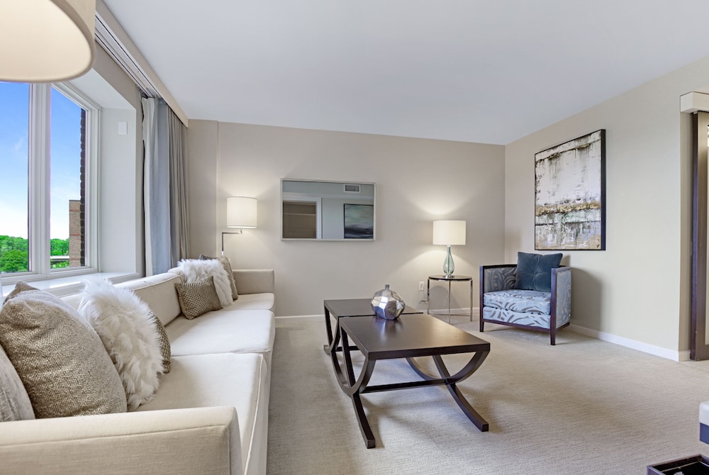 Junior Suite, 1 Queen Bed (Premier) - Photo 1