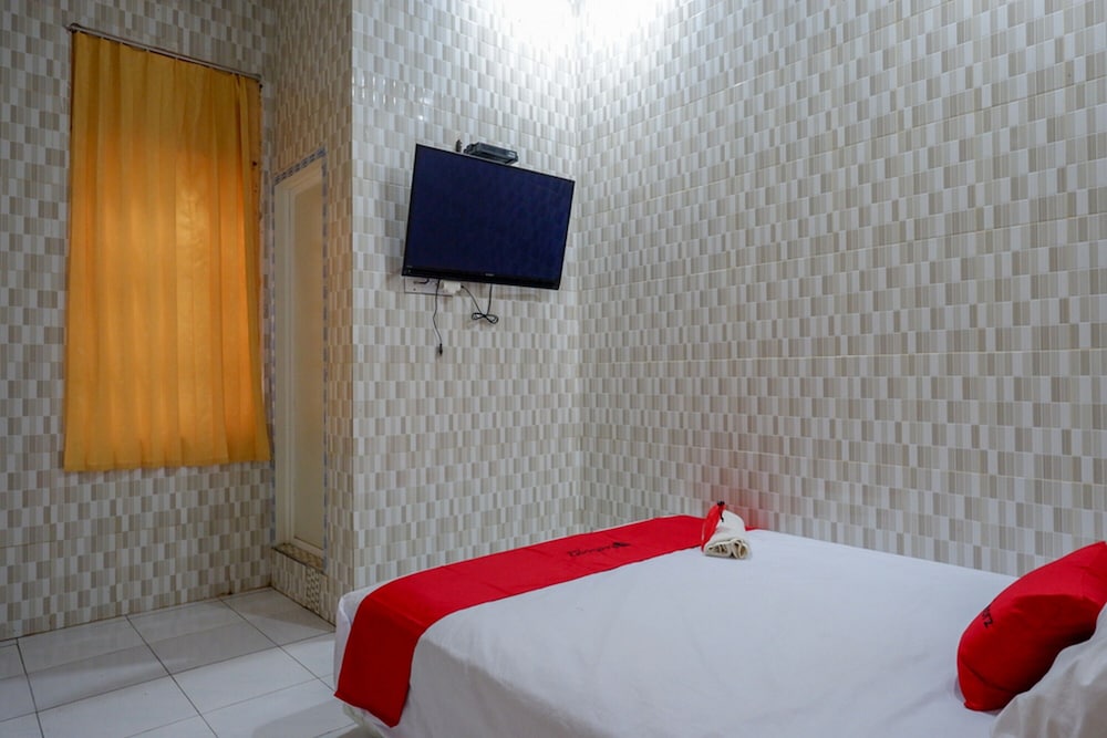 Double Room (Reddoorz) photo 2