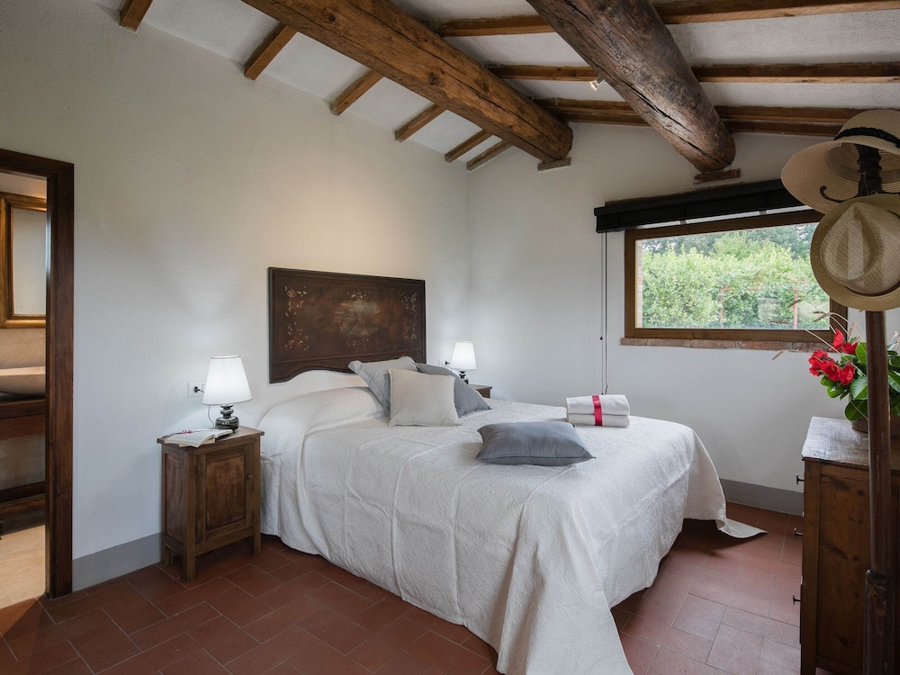 Villa photo 2