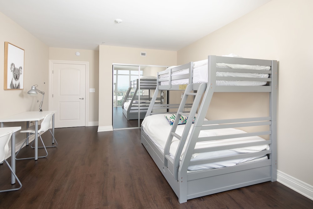 Luxury Apartment, 2 Queen Beds, Non Smoking photo 3