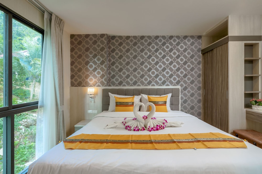 Two Bedroom Penthouse with Private Pool and Sea View - Photo 1