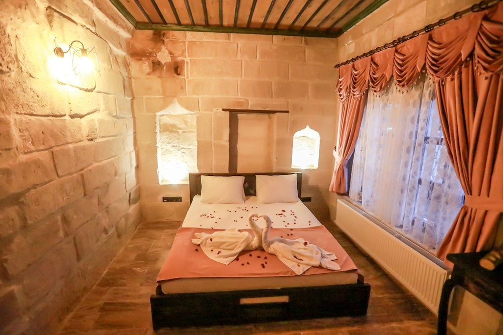 Deniz Stone Room - Photo 8