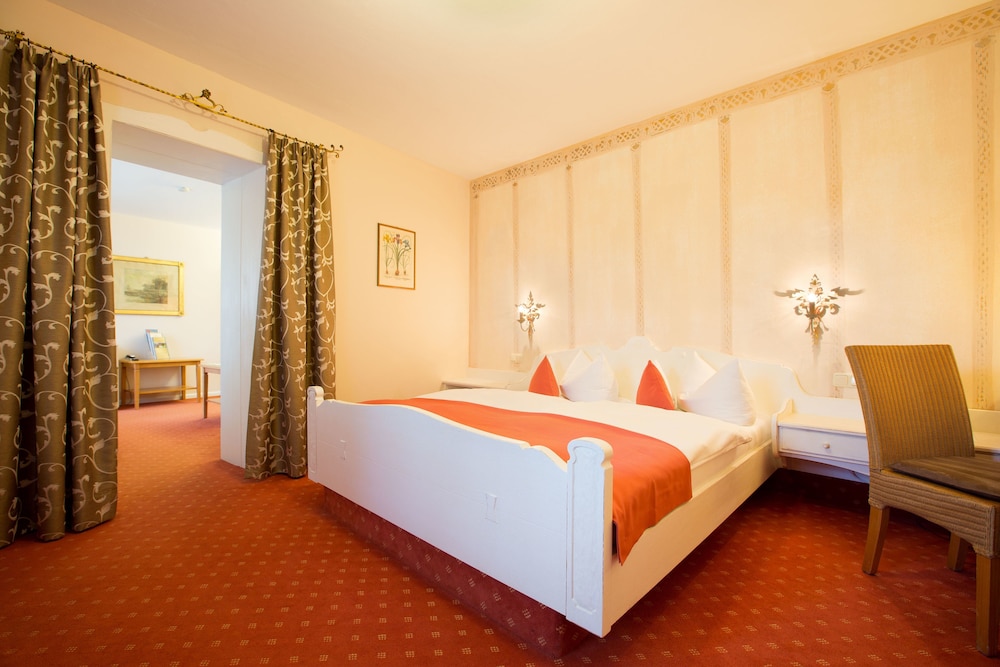 Suite, 1 Queen Bed photo 2