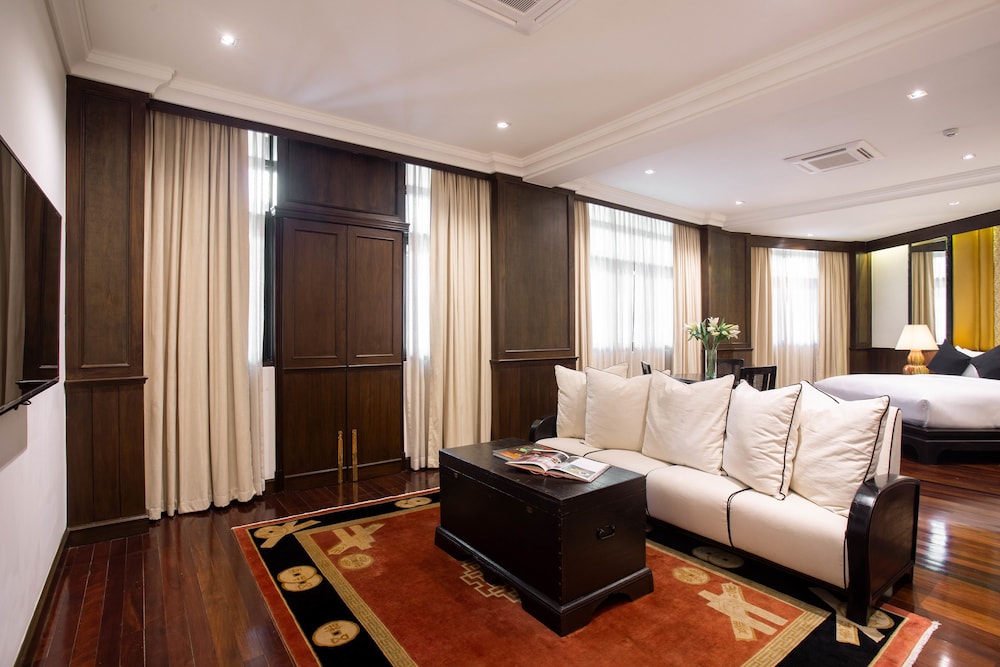 Grand Suite, 1 King Bed, Non Smoking - Photo 13