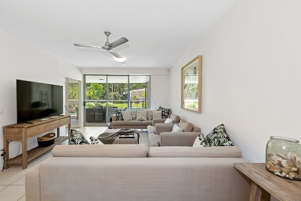 Deluxe Apartment, 3 Bedrooms, Pool Access, Pool View photo 3