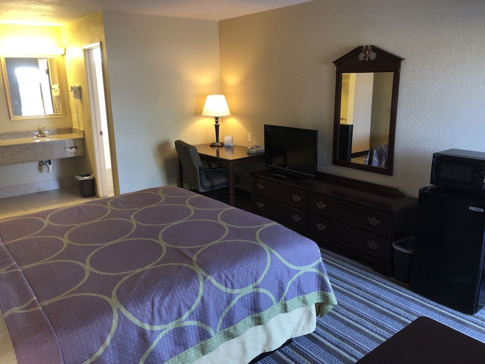 Room, 1 King Bed, Accessible, Non Smoking (Mobility/Hearing) - Photo 7