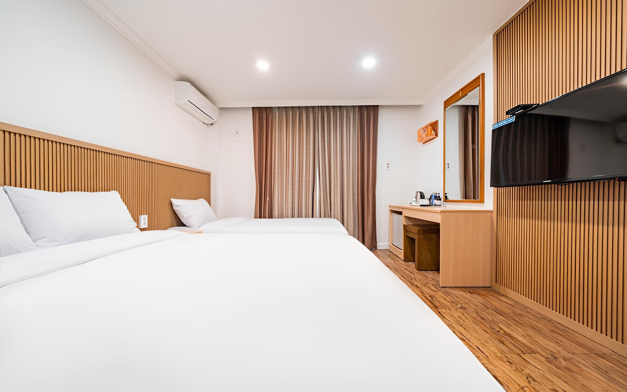 Room (Premium Twin) - Photo 7