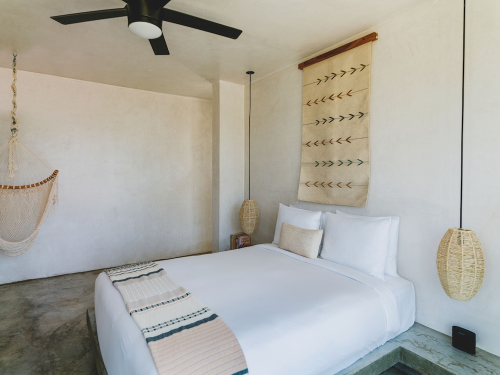 Room (Surfer's Hideout) - Photo 3