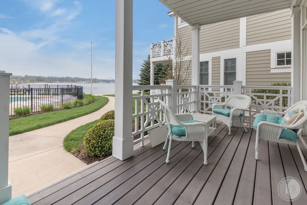 Townhome, 3 Bedrooms, Pool Access, Lakeside photo 3