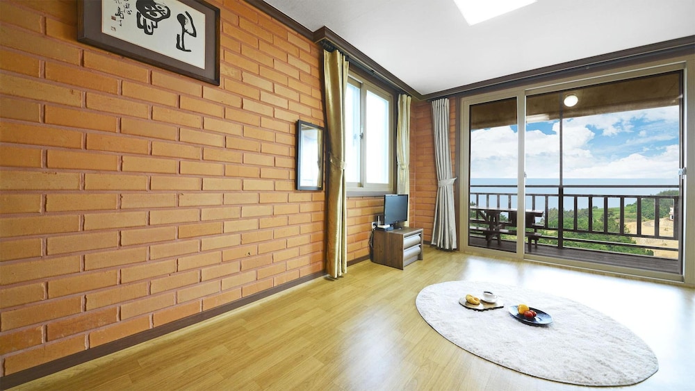 Basic Room, 1 Bedroom (B-201(Oceanview)) photo 3