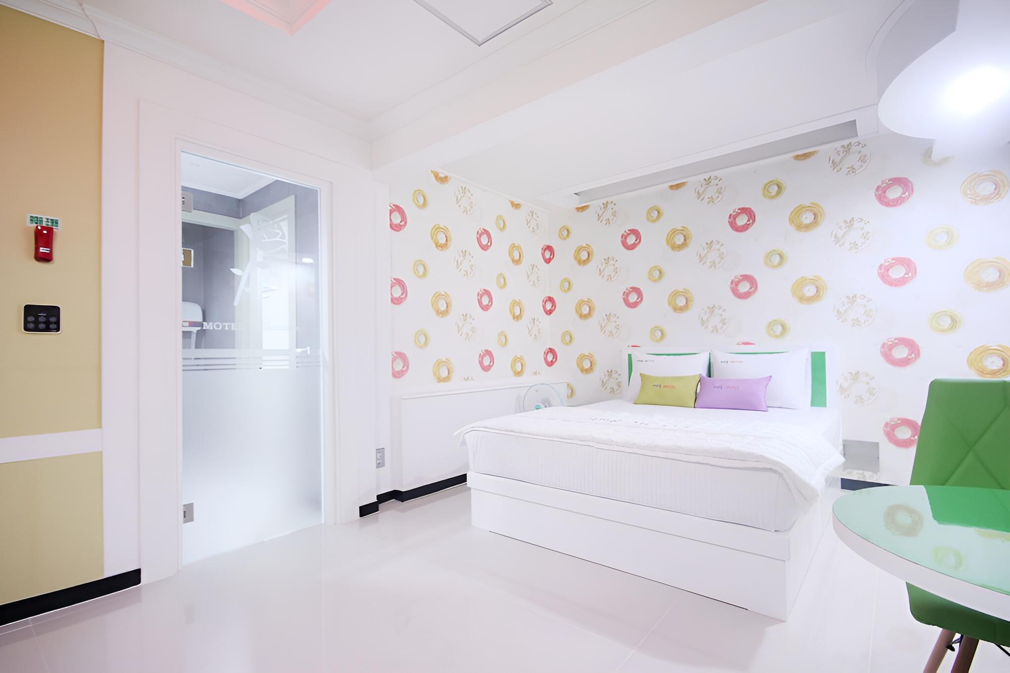Room (Standard Room A (55-inch TV)) - Photo 1