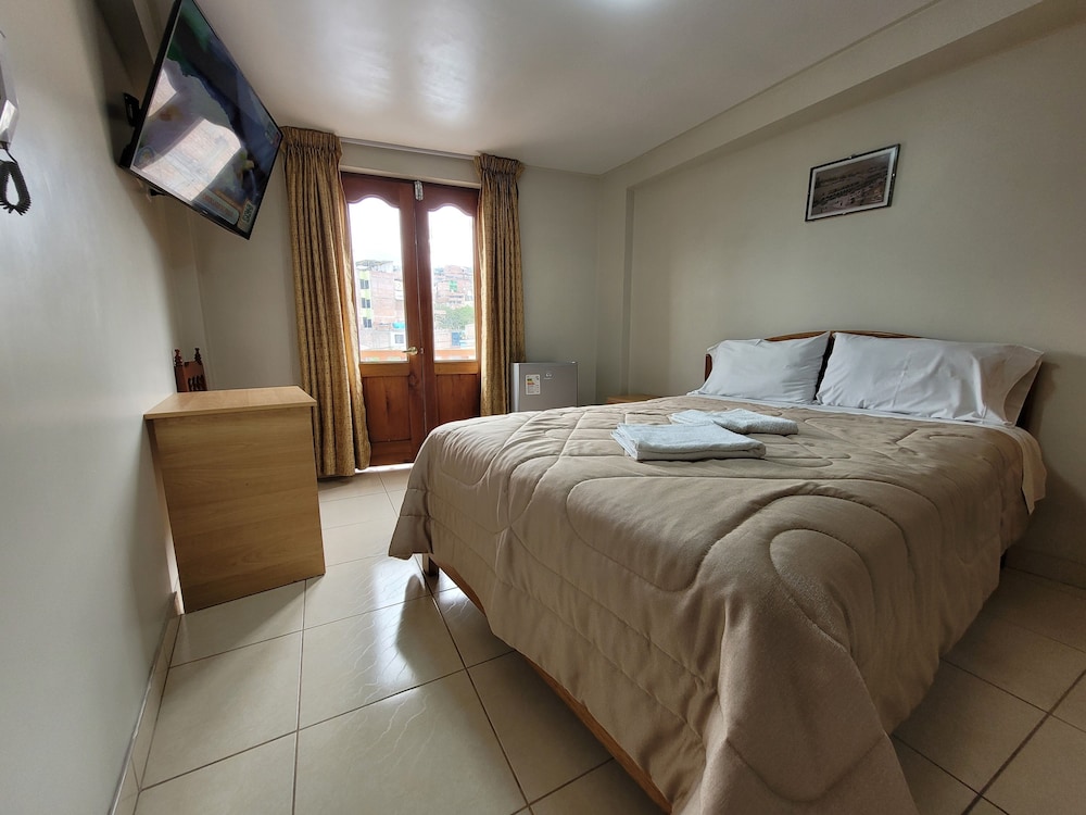Basic Studio Suite, Hot Tub, City View photo 3
