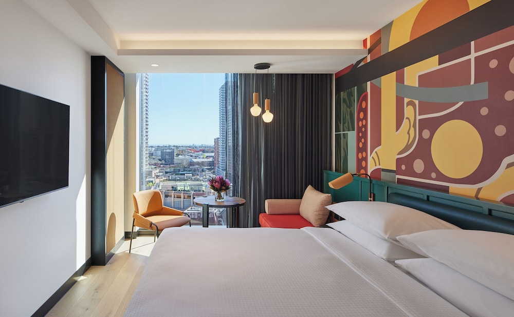Standard Room, 1 King Bed, City View photo 1
