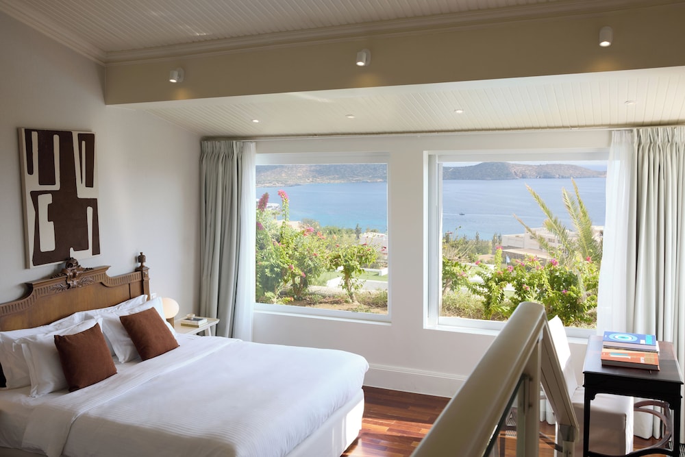 Three Bedroom Mediterranean Pool Villa | Sea View photo 2