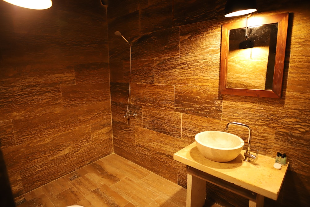 Comfort Room - Photo 3