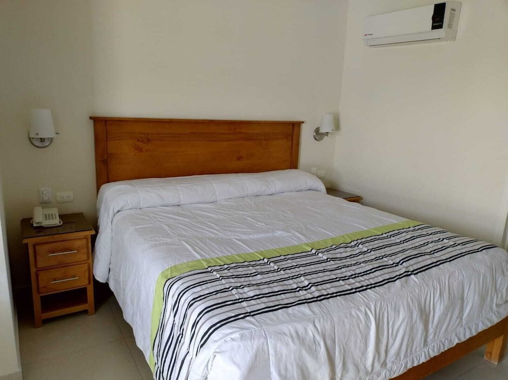 Economy Room, 1 King Bed photo 1