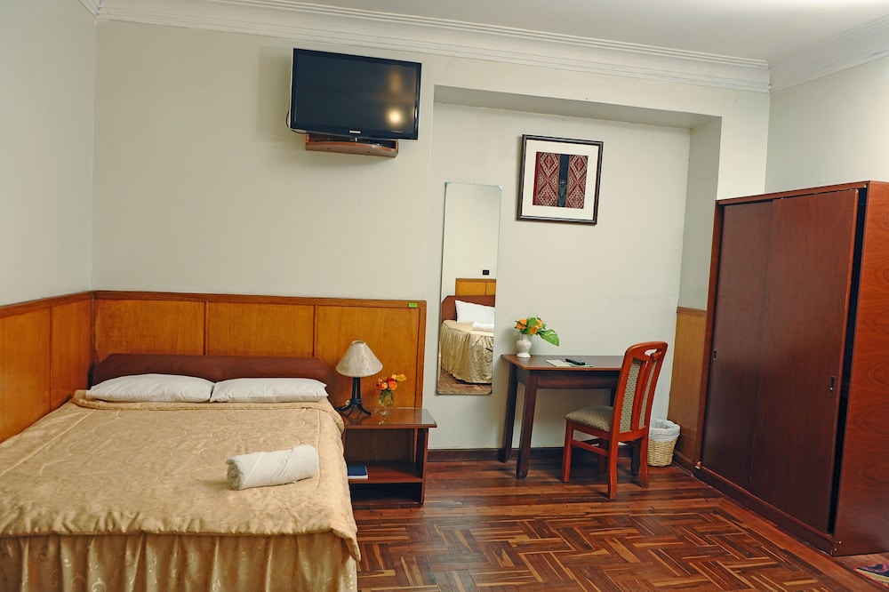 Economy Room