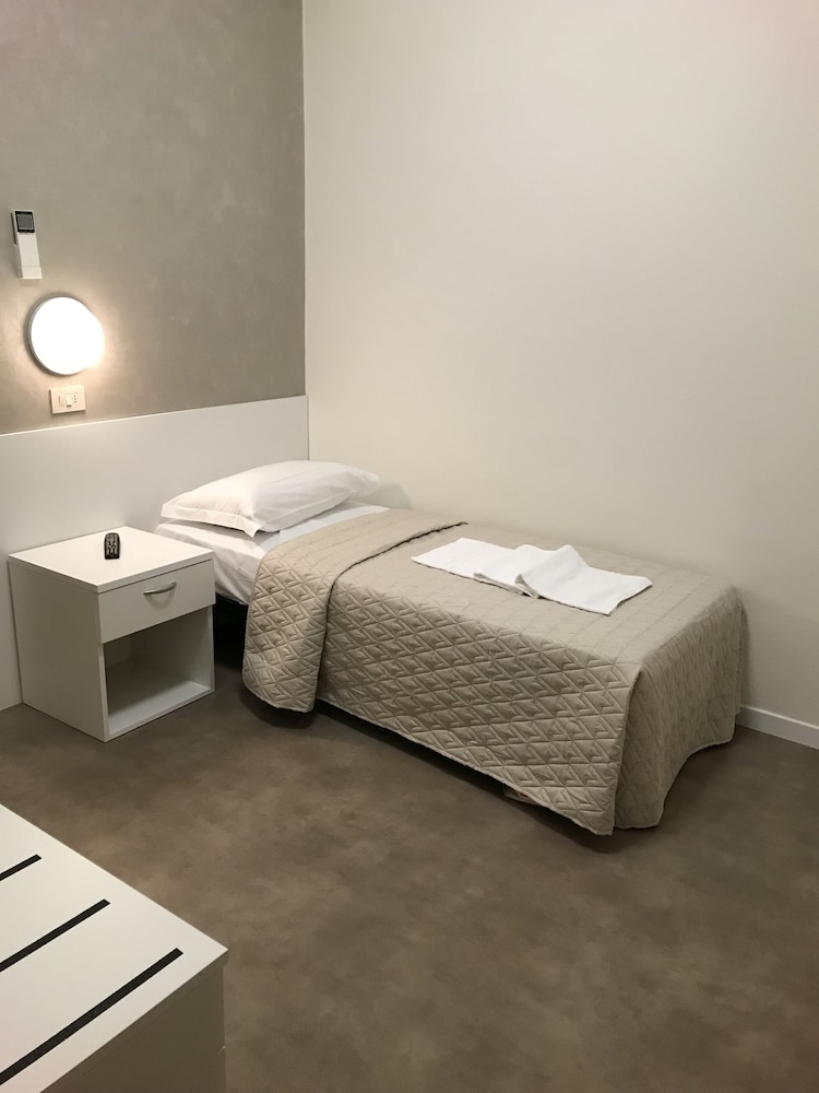 Single Room photo 2