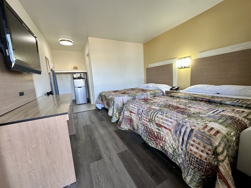Standard Double Room, 2 Double Beds - Photo 1