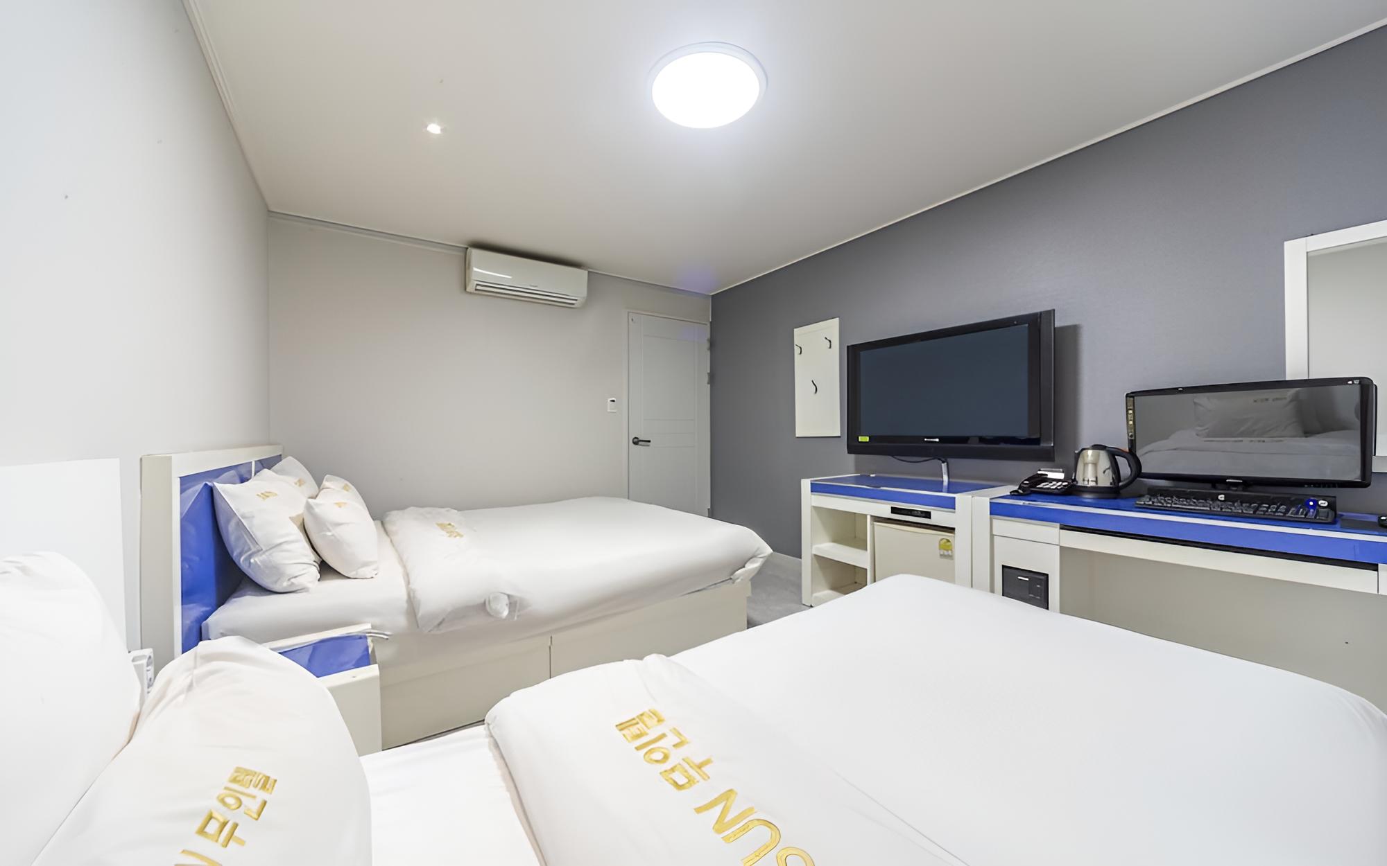 Room (Twin) - Photo 2