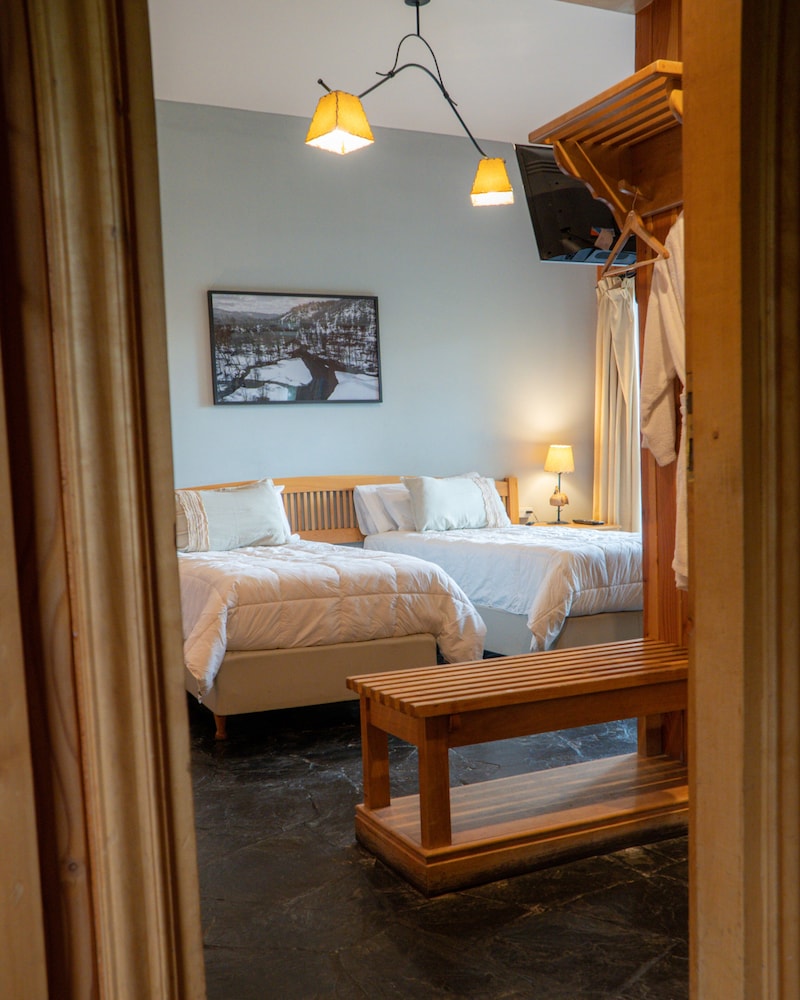 Standard Room, 2 Twin Beds, Lake View photo 1