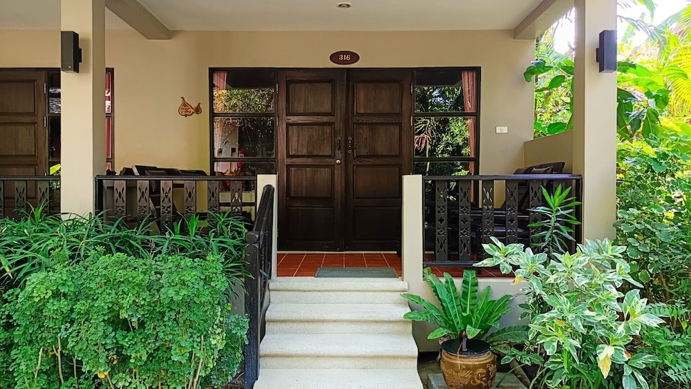 Standard Triple (Garden View) - Photo 12