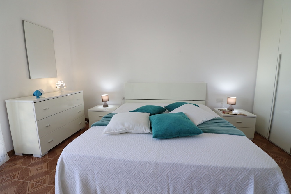 House, 1 Bedroom, City View