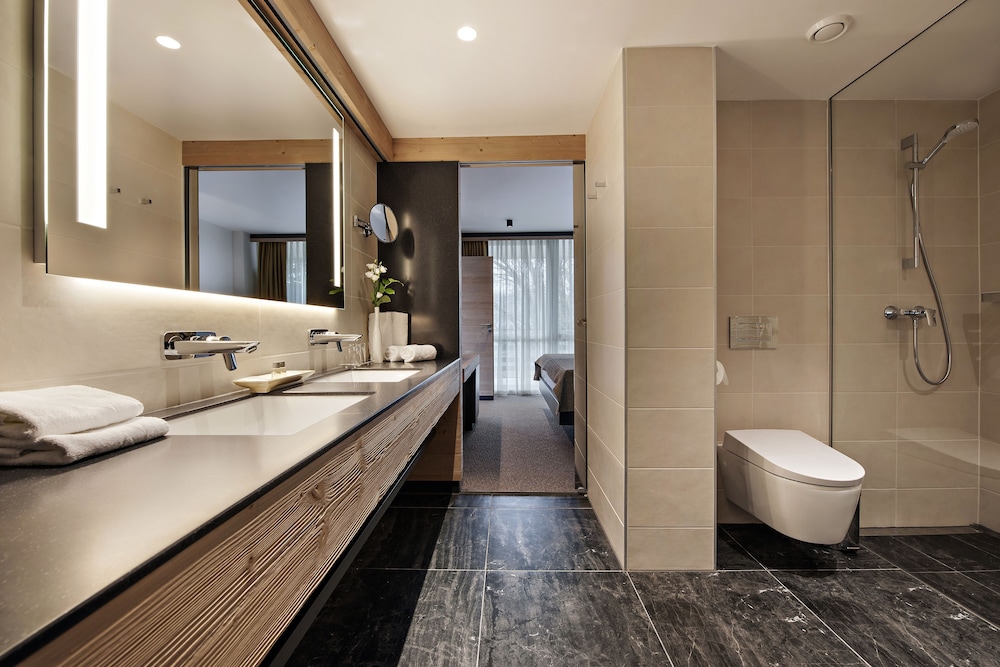 Premium Suite, Balcony, Lake View - Photo 9