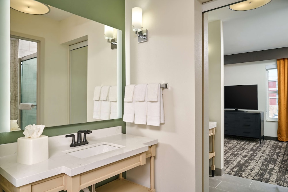 Suite, Accessible, Non Smoking (Mobility & Hearing, 3x3 Shower) - Photo 7