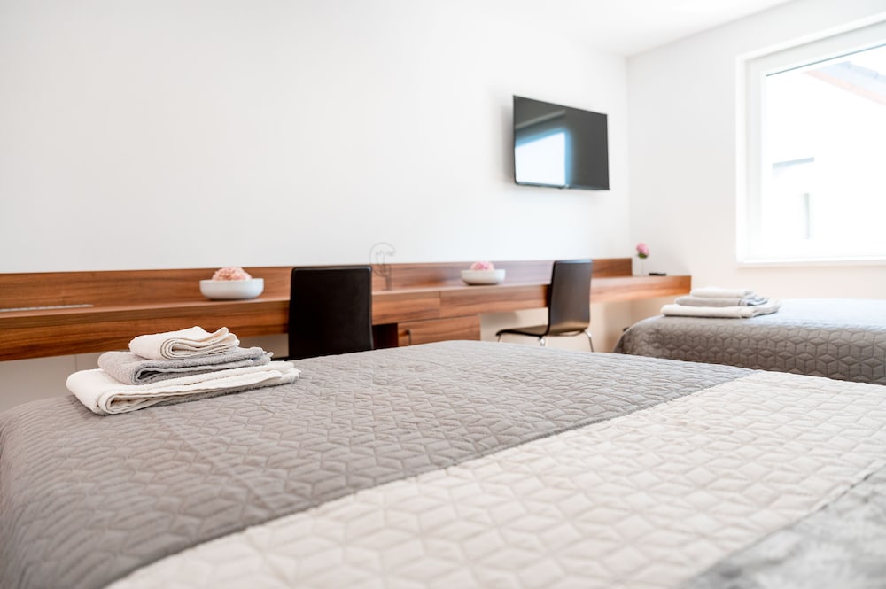 Business Triple Room, 1 Bedroom photo 3