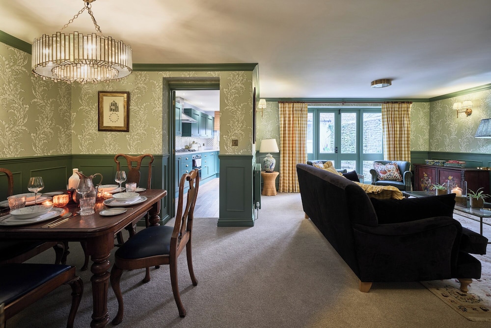 35 Abbey Row- Three-Bedroom Townhouse (Separate Building) photo 2