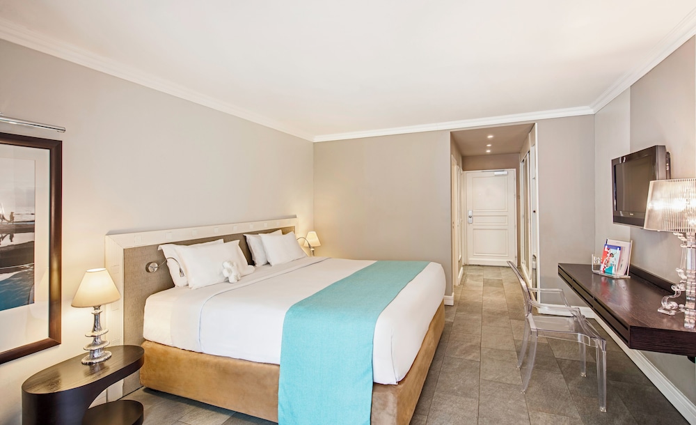 Deluxe Room, 1 Queen Bed - Photo 1
