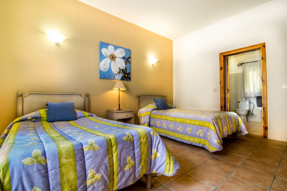 Standard Apartment, 2 Bedrooms, Pool Access photo 3