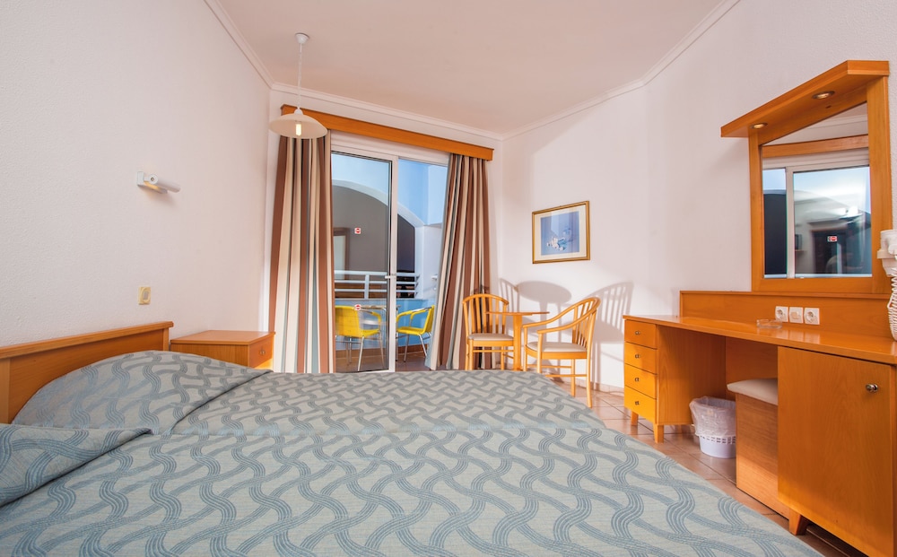 Basic Double Room, Partial Sea View photo 2