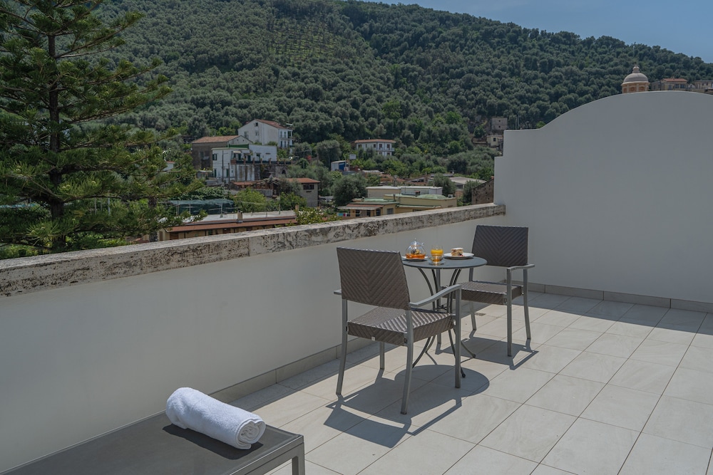 Superior Double or Twin Room, Terrace, Sea View - Photo 19