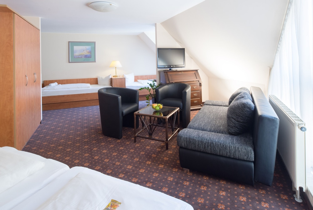 Basic Quadruple Room photo 3