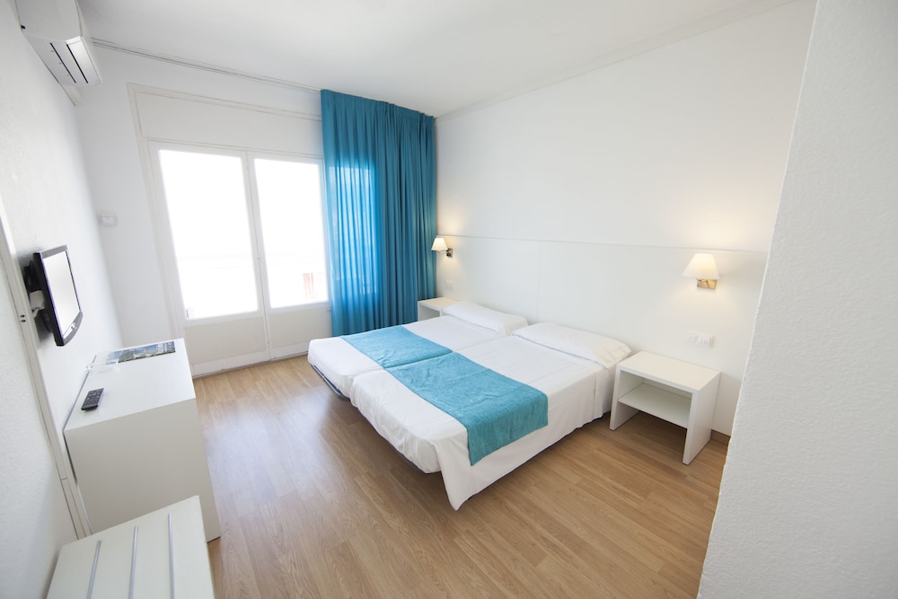 Twin Room - Photo 2