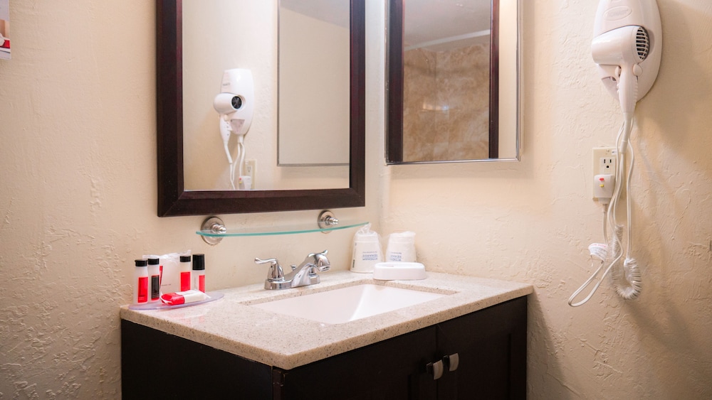 Deluxe Room, 2 Queen Beds, Kitchenette (Non-Smoking) - Photo 9