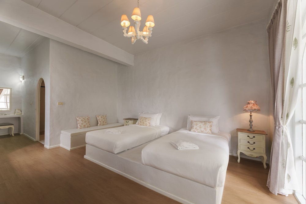 Pool Access (Twin Bed) photo 2
